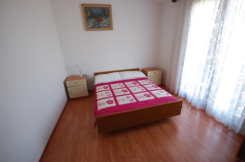 Apartments Dida By El-Pi Tours Njivice Rum bild