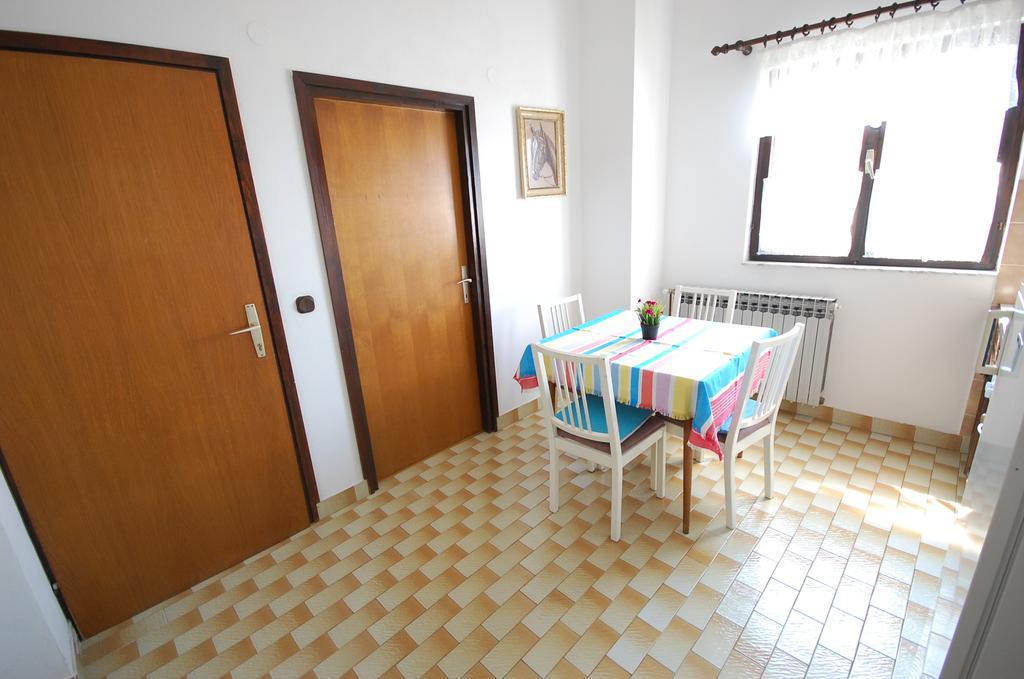 Apartments Dida By El-Pi Tours Njivice Rum bild