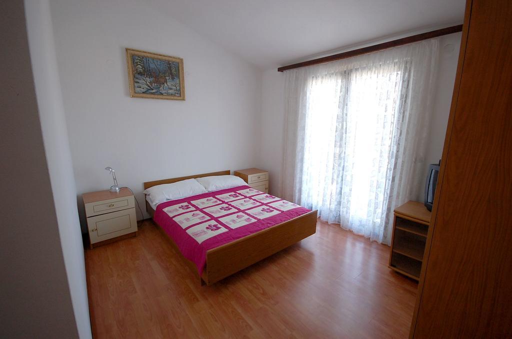 Apartments Dida By El-Pi Tours Njivice Rum bild
