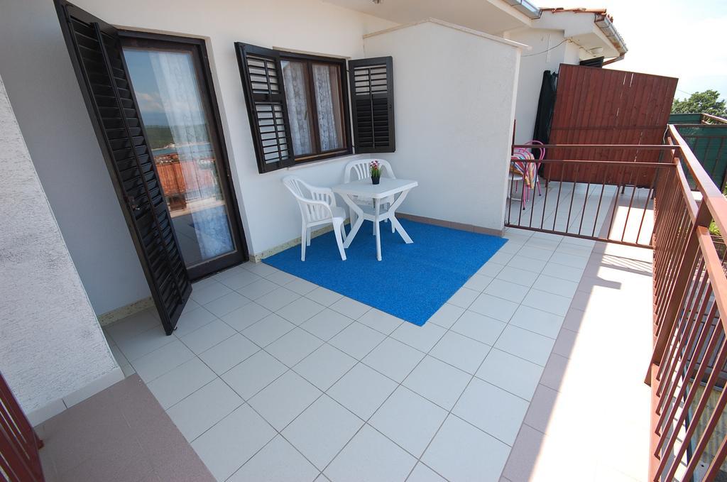 Apartments Dida By El-Pi Tours Njivice Rum bild