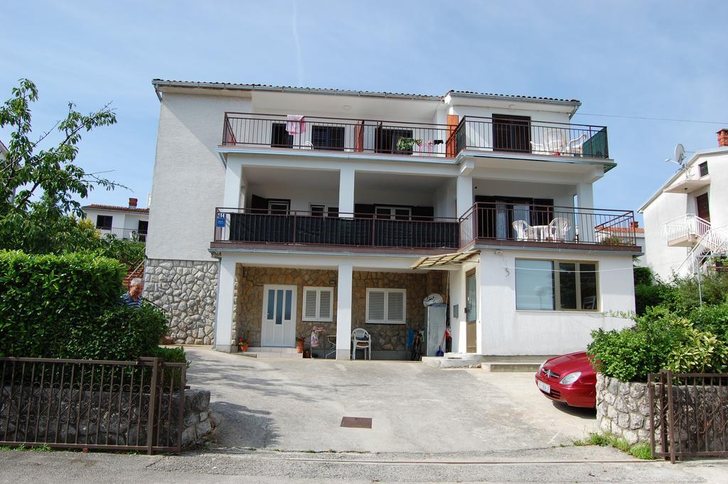 Apartments Dida By El-Pi Tours Njivice Exteriör bild