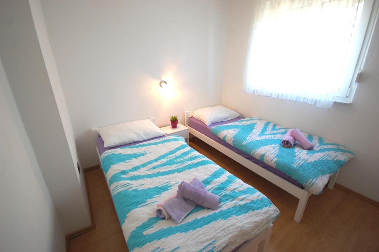 Apartments Dida By El-Pi Tours Njivice Exteriör bild