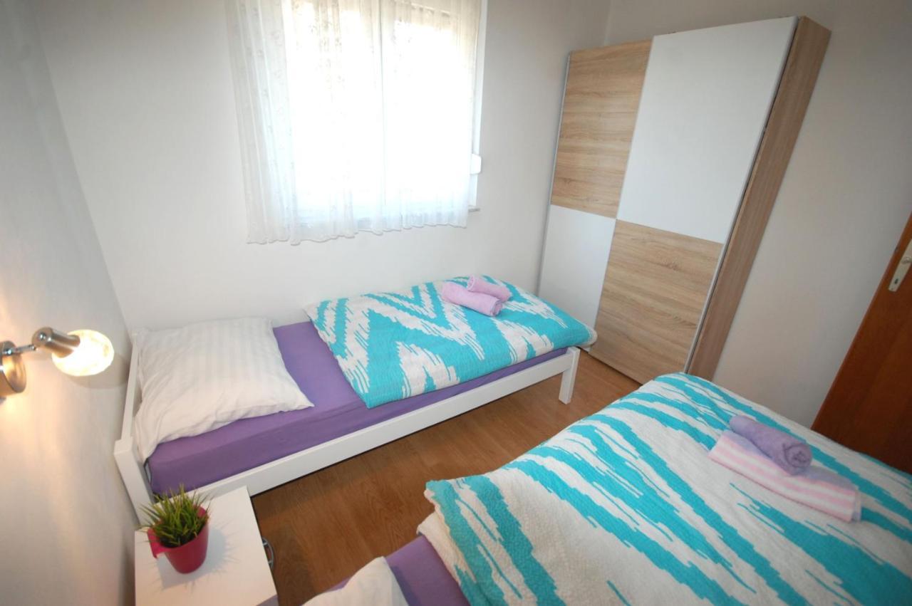 Apartments Dida By El-Pi Tours Njivice Exteriör bild